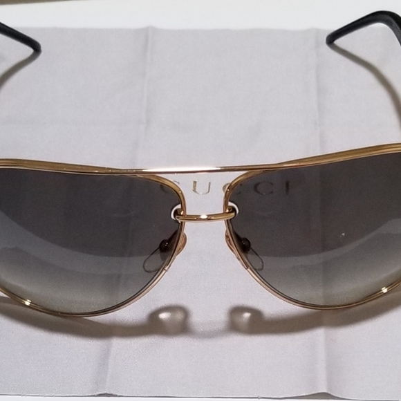 *LIKE NEW* Gucci Sunglasses - Picture 7 of 9